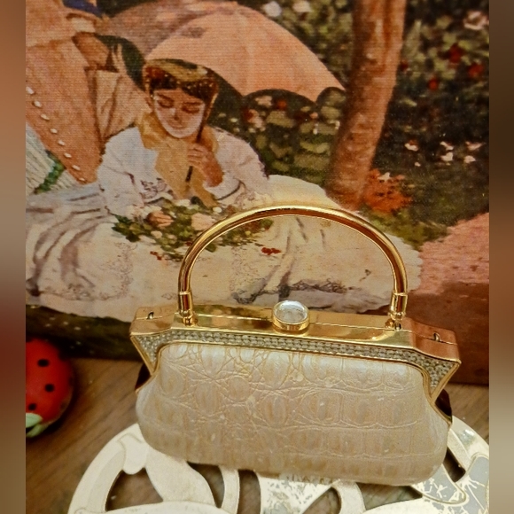 🐊Vicenza Clutch Embossed 👝 👛 Rhinestone Metallic,Elegant Purse.🎁 💝 - Picture 8 of 13